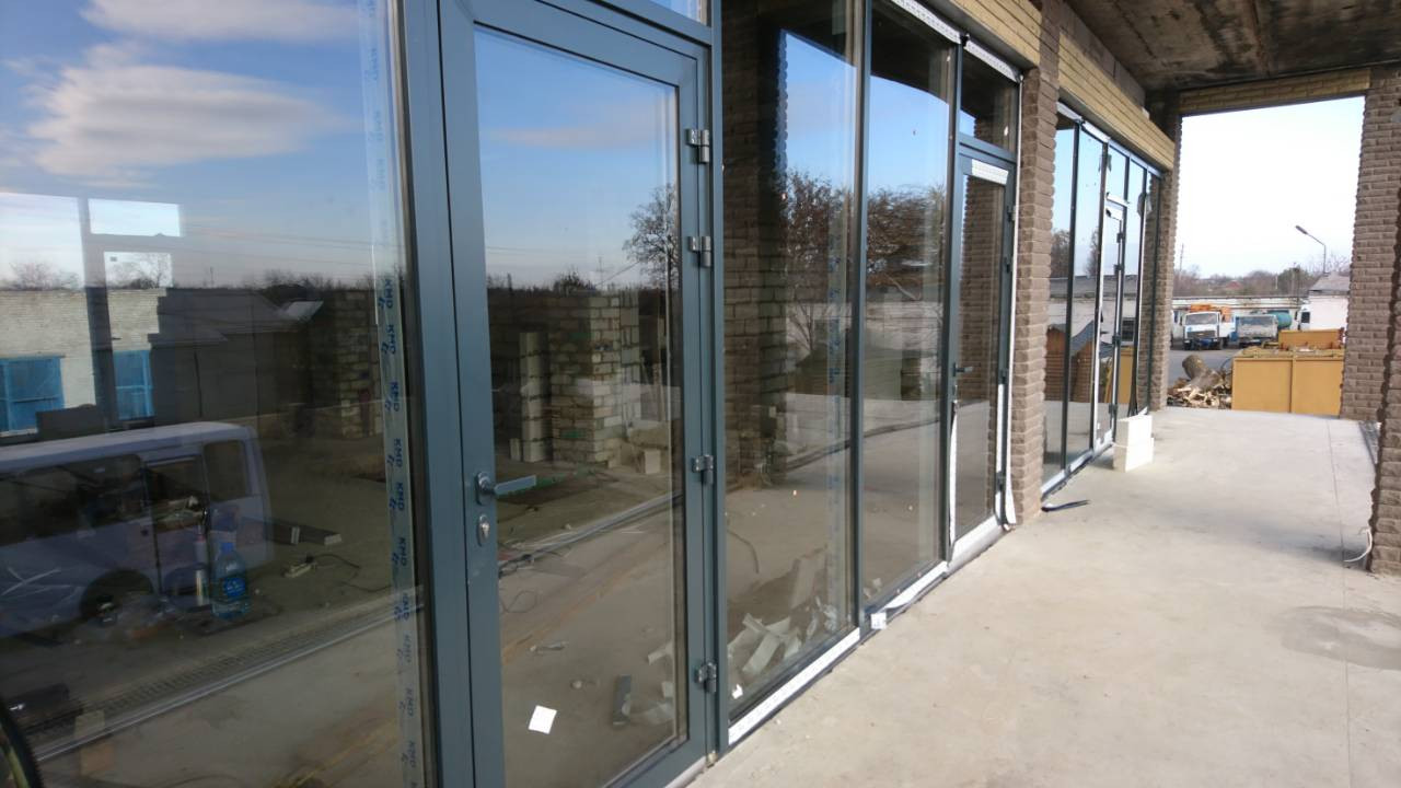 Монтаж раздвижных дверей алютех